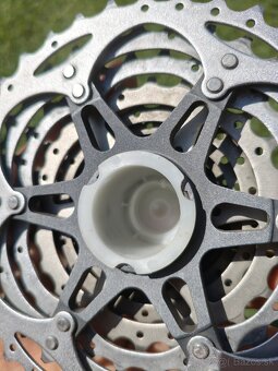 Kazeta Shimano cs hg81-10 11T a prehadzovac Shimano xt - 6
