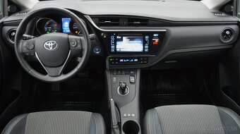 Toyota Auris Touring Sports 1.8 Hybrid, SR voz, TOP Stav, - 6