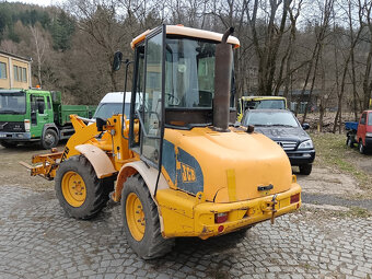 Kolový nakladač JCB 407 - 6