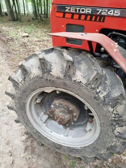 Traktor Zetor - 6