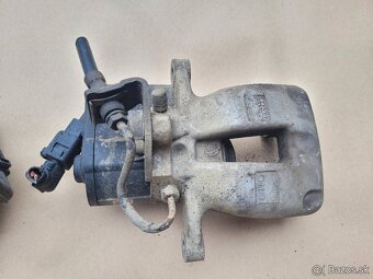 Predám zadné strmene s motorčekmi pre Volkswagen Passat b6 - 6