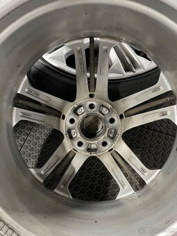 Audi S8 R21 265/35/21 Pirelli 5x112 - 6