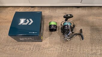 Daiwa Exceler LT 2500-XH s 2 cievkami a novými šnúrami - 6