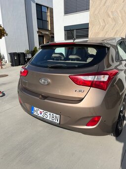 Hyundai i30 hnedá karoséria 1.4 benzín 2013 73kw - 6