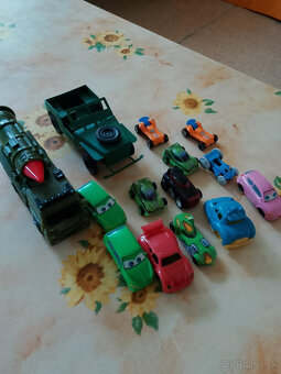 MIX hraciek Kinder,Scooby Dooby Doo, stavebne,amardne - 6