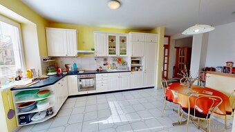 Na predaj rozmerný rodinný dom s pozemkom 2480 m2 v Dubnici - 6