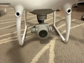 Dron DJI Phantom 4 - 6