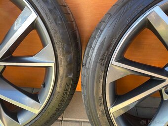 VEGA GRAU orig.skoda Superb3V 5x112 8j x19 ET 44 VW 235 - 6