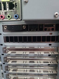 Intel pentium 3,20GHZ, 8 GB RAM, RADEON RX 550, SSD 250GB - 6