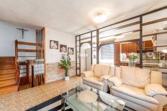 GYŇOV: Priestranný tehlový 6 izb. rodinný dom, pozemkok 605 - 6