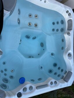 Vírivka Jacuzzi Wellis - 6
