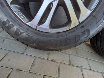 Volvo  XC 235/65 R17 - 6