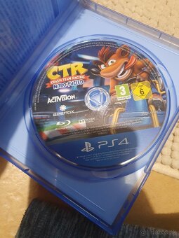 PlayStation 4 + hry – rok používaná
 - 6