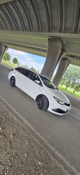 Toyota auris 2018 hybrid Combi - 6