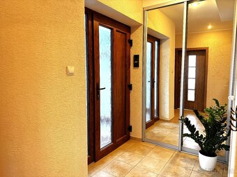 NA PREDAJ: 3-izbový byt s terasou, záhradou a garážou - 6