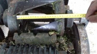 Predám menšiu rezačku na lucerňu - 6