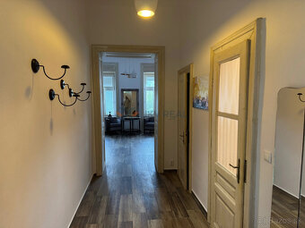 Na prenájom exkluzívny 2-izbový byt v historickom centre Nit - 6