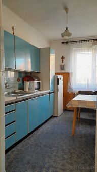 Na predaj priestranný 4-izbový rodinný dom - 6