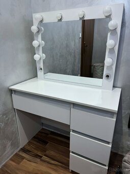 Kozmetický stolík - 6