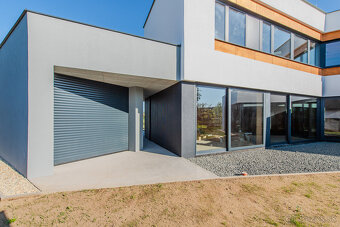 Vila s nadčasovou architektúrou- Prešov, bývanie, podnikanie - 6