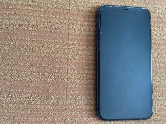 Iphone 11 poškodený - 6