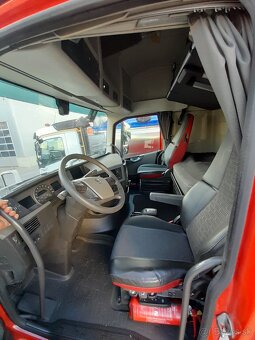 ŤAHAČ VOLVO - 6