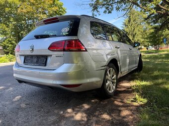 Predám ľahko poškodený VW Golf variant 1,6 TDi DSG RV 2016. - 6