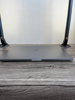 MacBook Pro 15" (2019) - 6