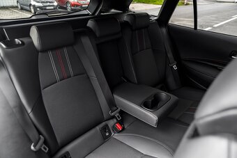 Toyota Corolla Combi 2.0Hybrid 112kW e-CVT GR Sport 10/2020 - 6