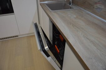 Prenájom novostavba 2 izbový byt Nitra centrum + garážové st - 6