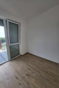 Na predaj 3 izbový Penthouse byt 22 m. od Bratislavy - Levél - 6