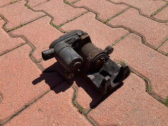 Kia Cee'd 2016 brzdový strmeň - 6