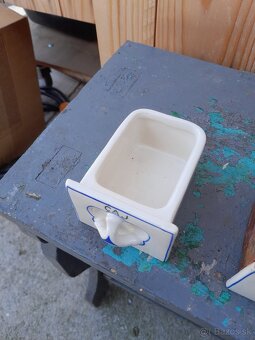 Predám keramické koreničky v drevenej poličke - 6