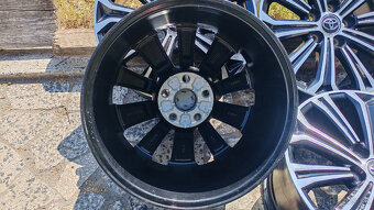 5x114,3 R17 --- TOYOTA COROLLA - 6