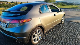 Predám Hondu Civic 1.8 Vtec SPORT - 6
