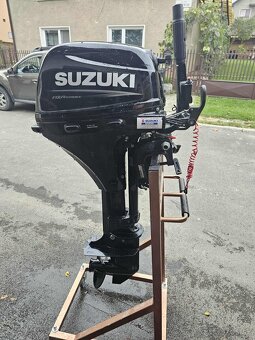 Predám benzínový lodný motor 9.9 HP Suzuki - 6