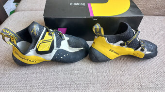 Predám lezečky La Sportiva Solution White/Yellow 41,5 - 6