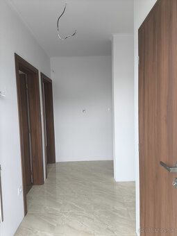 4 izbový rodinný dom (dvojdom) v obci Veľké Blahovo - 6