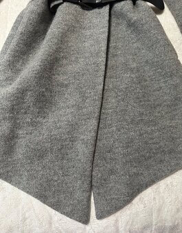 Asymetrický sivý kabát zn. Pietro Filipi originál - 6