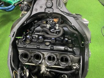 Predám Suzuki GSX-R 1000 K8 - na náhradné diely - 6