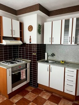 Slnečný priestranný byt v Sološnici so záhradou - 6