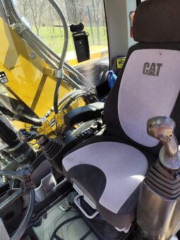 Caterpillar M313D kolesový bager - 6