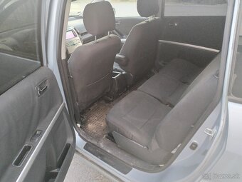 Toyota corolla Verso 7 miest - 6