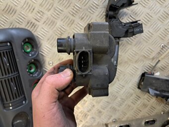 Prebytky z Ford Escort 1.6 - 6