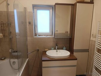 Predám 4-izbový 129m² byt v dome s terasou, 2x parkovanie, - 6