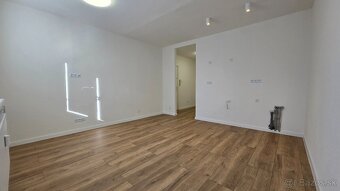 REZERVOVANÝ- Sliač 2,5 izb. byt kompletná rekonštrukcia - 6