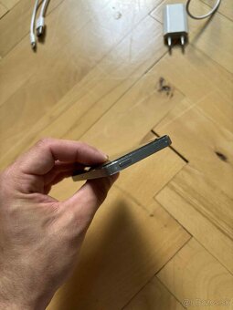 Apple iPhone 5s 16GB - 6