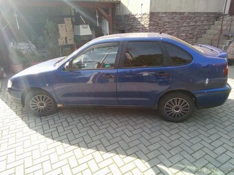 Predam zadný nárazník seat Cordoba rok vyroby 2001 - 6