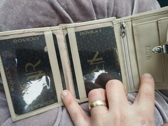 Dámska. Béžová peňaženka - 6