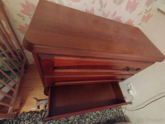 Stará komoda – úložný priestor - 6